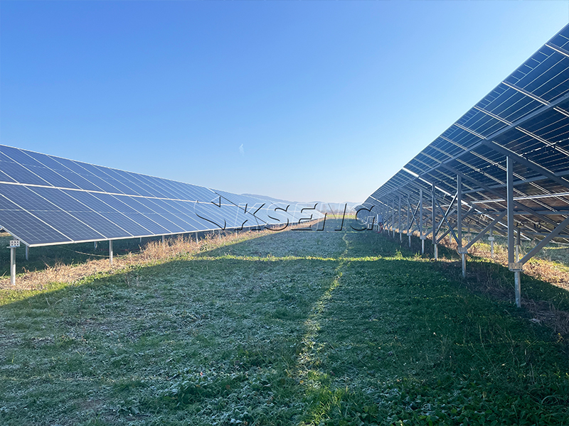 Parco solare da 650 kW collegato con successo in Germania utilizzando il sistema di montaggio KS-Ground S di Kseng
