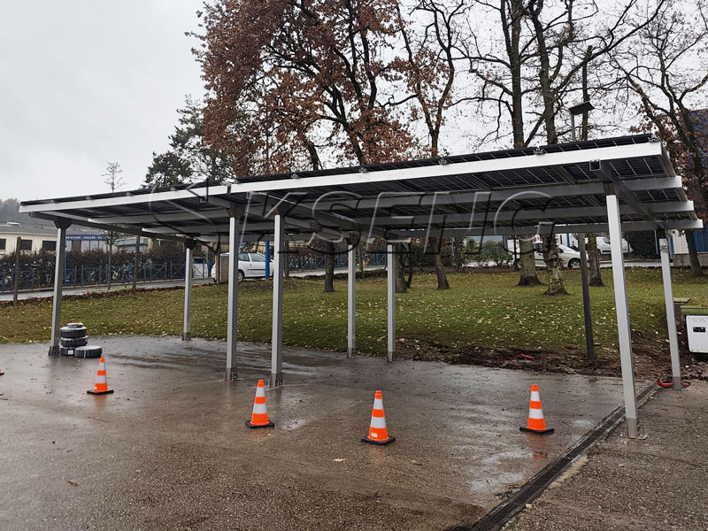 Consegna rapida nell'UE: Kseng installa un posto auto coperto solare su un magazzino francese | Caso 2025