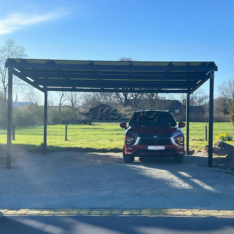 Posto auto coperto solare nero elegante di alta qualit&agrave;