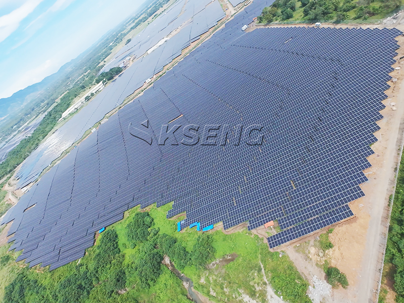 Il sistema Kseng in alluminio montato a terra alimenta un parco solare da 25 MW nelle Filippine