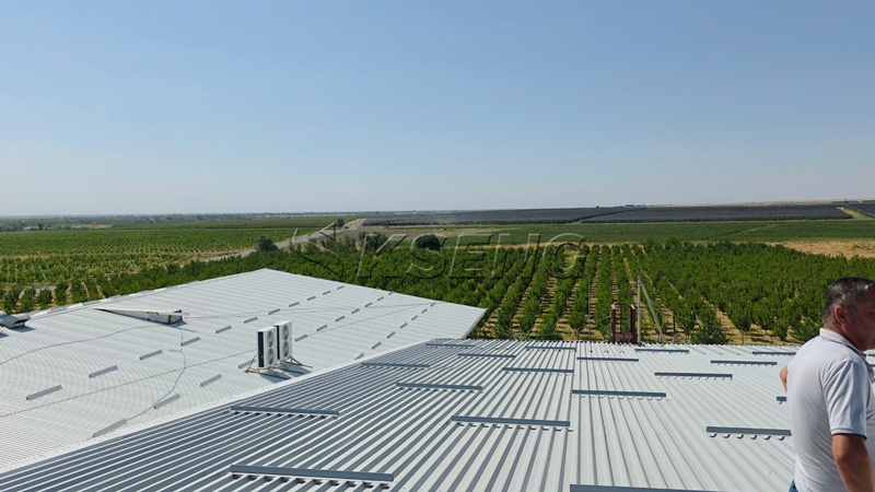 Soluzioni-solari-personalizzate-di-montaggio-Kseng-per-installazione-solare-su-tetti-metallici