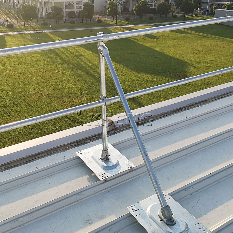 Sistema di sicurezza per guardrail sul tetto con zincatura a caldo a installazione rapida