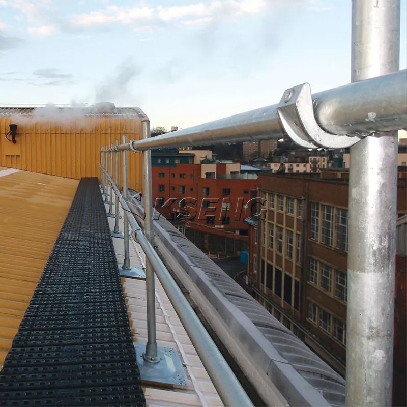 Sistema di sicurezza per guardrail sul tetto con zincatura a caldo a installazione rapida