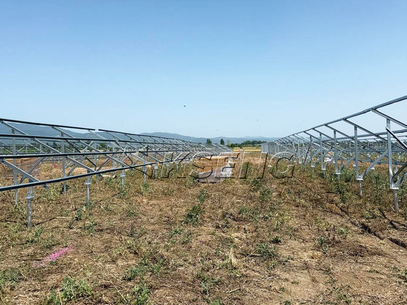 Scaffalature solari rivestite in Zn-Al-Mg