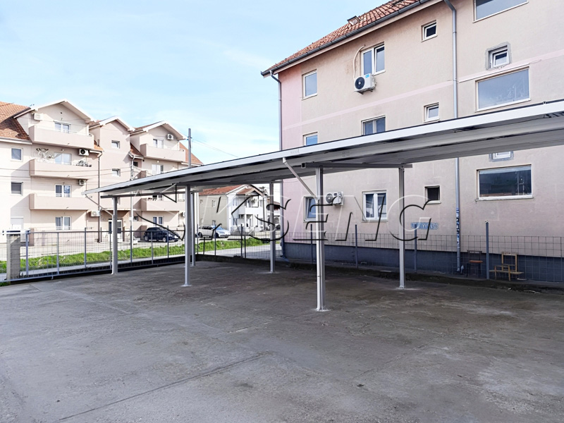 Posto auto coperto solare in alluminio per 6 auto