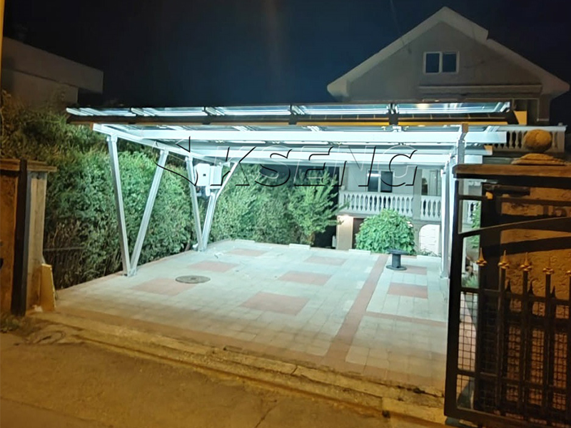 Installazione di successo del sistema di montaggio solare a doppio posto auto coperto in Serbia: una soluzione residenziale premium