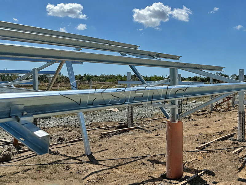 struttura-supporto-solare-per-impianto-fotovoltaico-a-terra-zincata-a-caldo