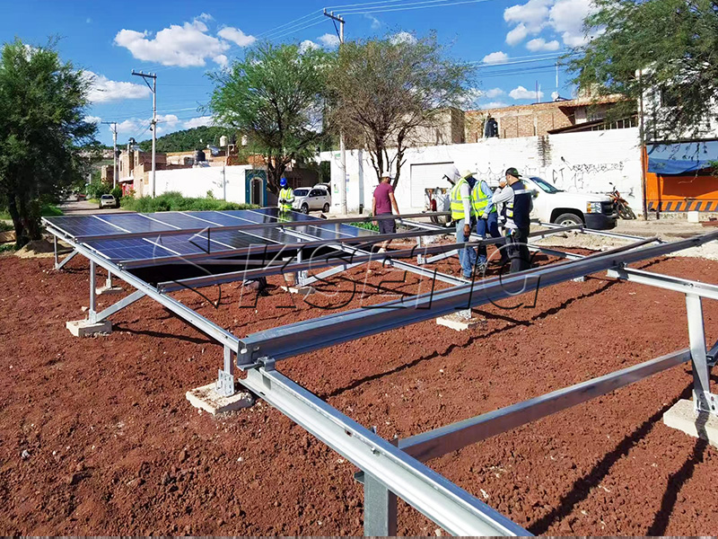 installazione solare di fondazione in cemento