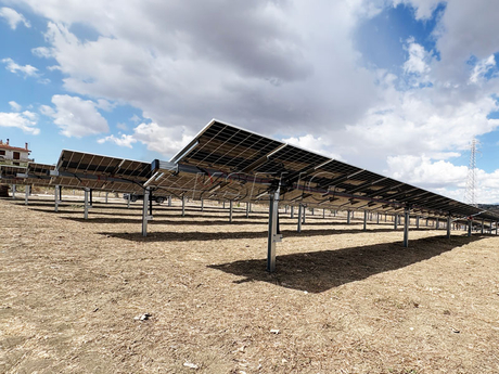 Kseng-1MW-KST-1P-single-axis-solar-tracker-project-in-Italy.jpg