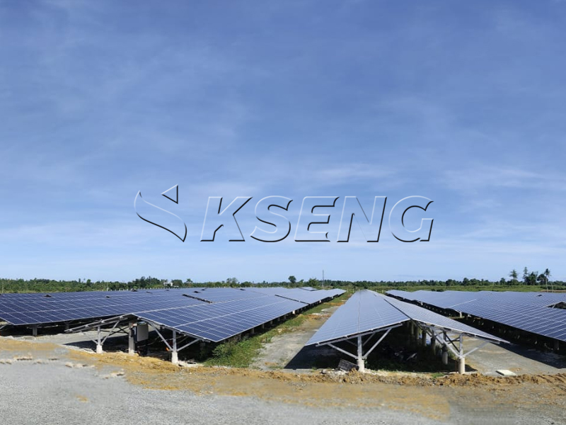 Parco solare su larga scala che utilizza la struttura di montaggio fotovoltaico est-ovest