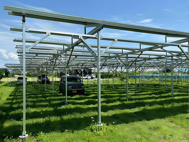 Sistema-di-montaggio-solare-agrivoltaico-per-terreni-agricoli