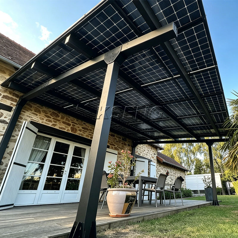 Primo piano della pergola solare Kseng in alluminio nero con staffa per posto auto coperto e struttura di drenaggio antipioggia per uso domestico