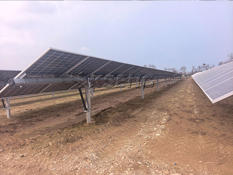 Sistema di montaggio fotovoltaico ad inseguimento monoasse ad alta efficienza