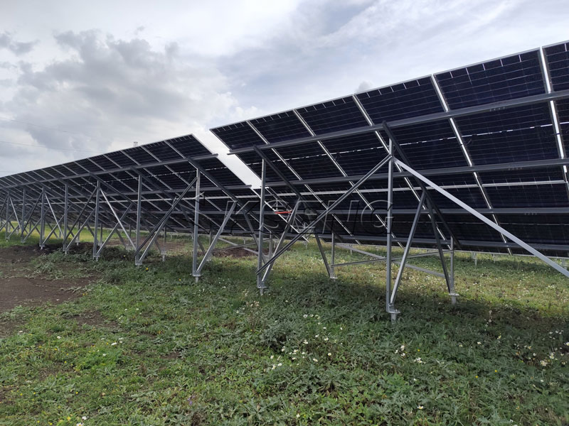 Struttura di montaggio solare in acciaio rivestito con Zn-Al-Mg per impianti fotovoltaici montati a terra