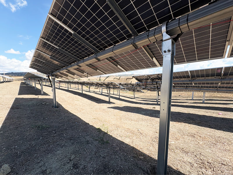 KST-1P-inseguitore-solare-orizzontale-monoasse-assemblaggio-strutturale-in-Italia