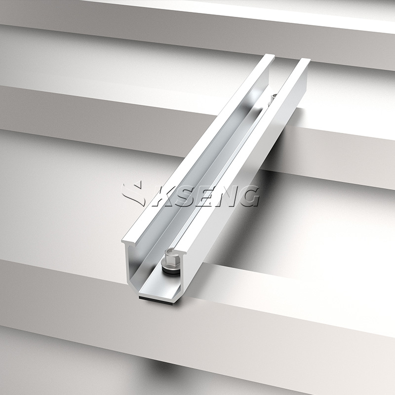 Sistema di montaggio solare per tetto in metallo trapezoidale con mini guida di base a U e staffa a L