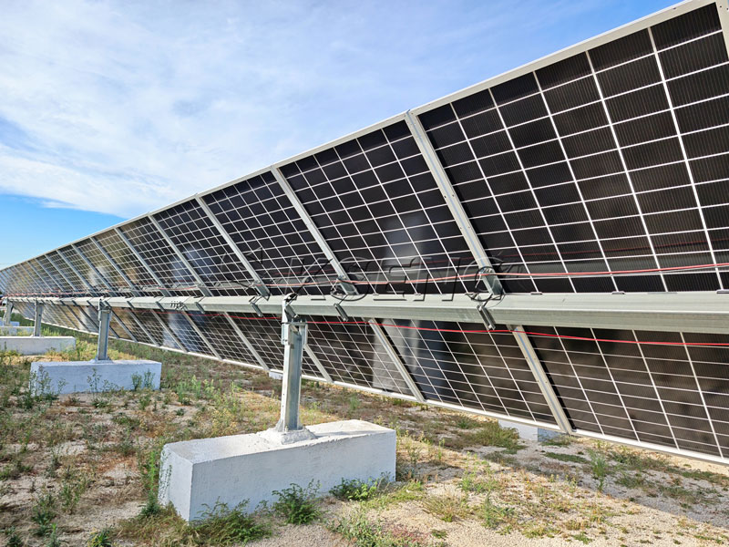 Kseng-Concrete-Pier-Foundations-1MW-KST-1P-progetto-inseguitore-solare-a-singolo-asse-in-Italia
