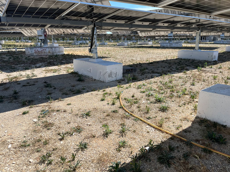 KST-1P-assemblaggio-strutturale-inseguitore-solare-orizzontale-a-asse-singolo