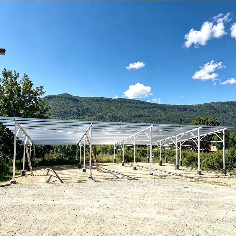 Sistema di montaggio per posto auto coperto solare in alluminio con rinforzo diagonale rinforzato