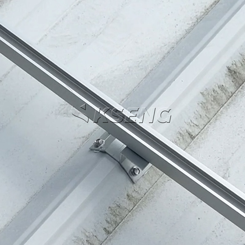 Morsetto solare trapezoidale per tetto in metallo per sistema di montaggio fotovoltaico