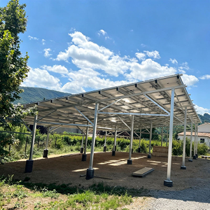 Sistema di montaggio per posto auto coperto solare in alluminio con rinforzo diagonale rinforzato