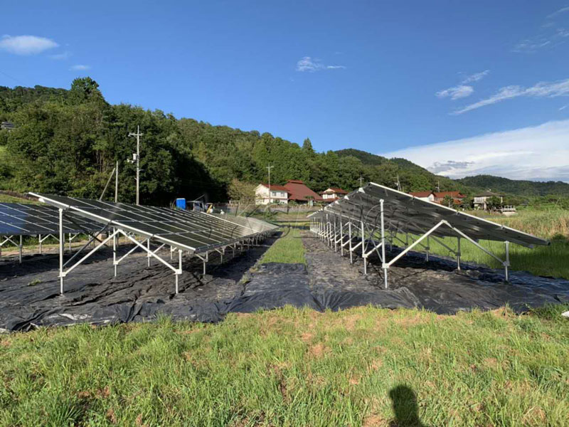 Struttura di montaggio del parco solare e layout ottimizzato dei pannelli solari