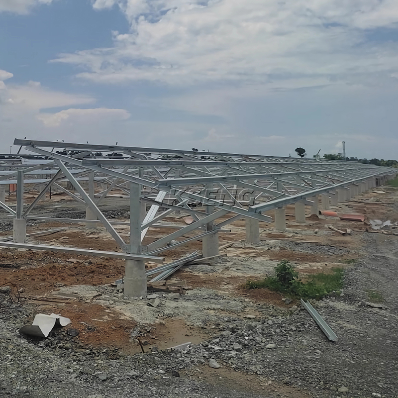 Sistema di montaggio solare a terra su pali in acciaio zincato a caldo Disposizione est-ovest