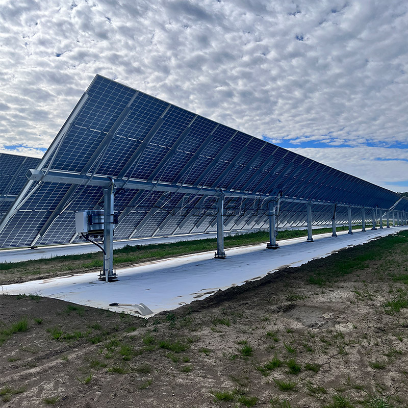 Installazione sul campo del sistema di inseguimento solare monoasse